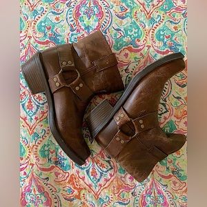 NWOT Cabela’s Square Toe Woman’s Ankle Boots
